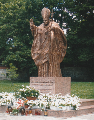 Pomnik Jana Pawła II w Piekarach